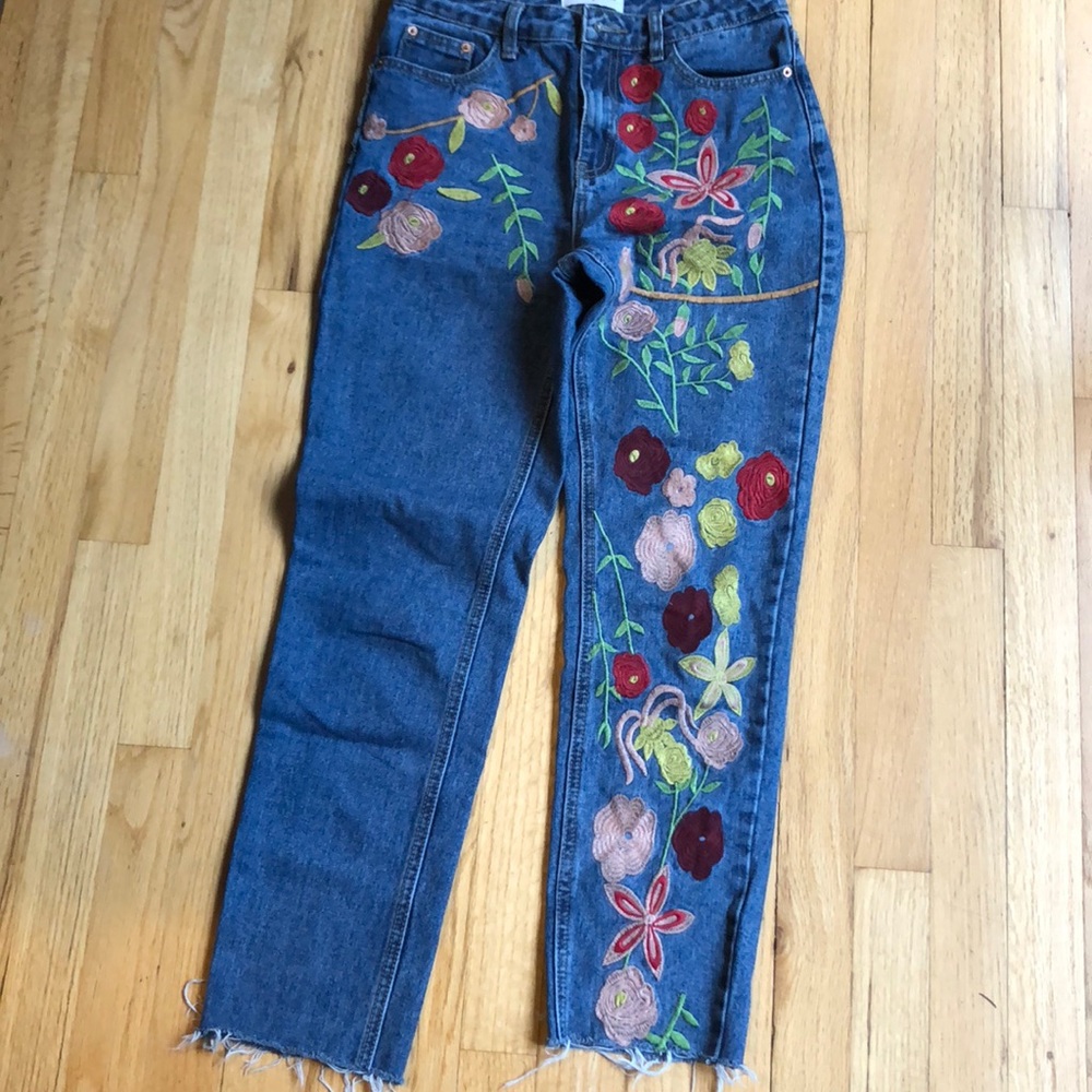 embroidered jeans 👖